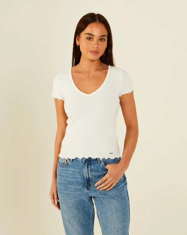 Women’s cropped blouse tops for chic appearance -Este T-Shirt Dove White