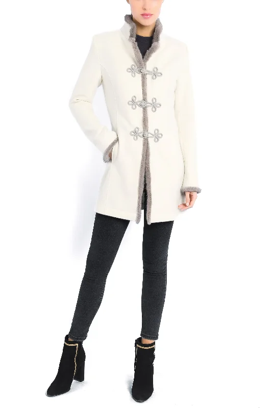 Women’s quilted parkas for winter protection -Long blazer from cream coloured wool-jersey