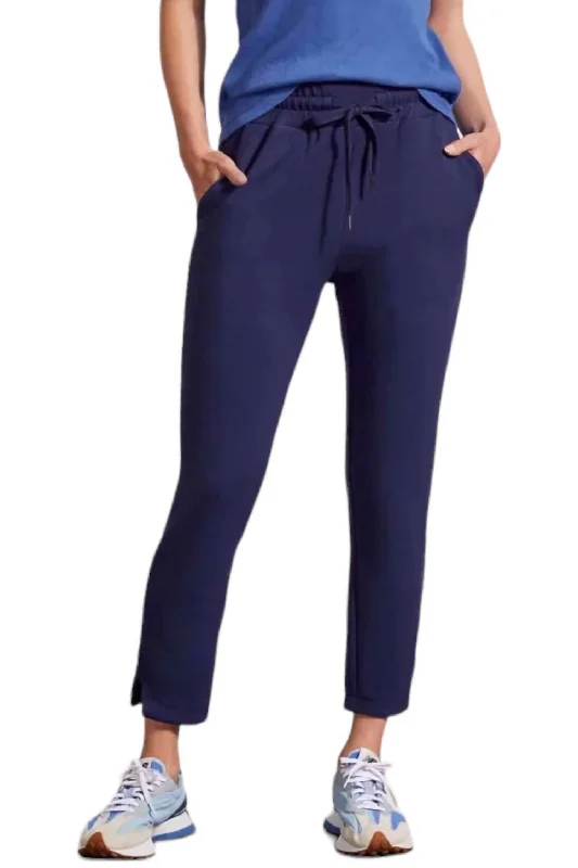 Women’s satin wide-leg pants for elegant wear -Capri Jogger Pants In Navy